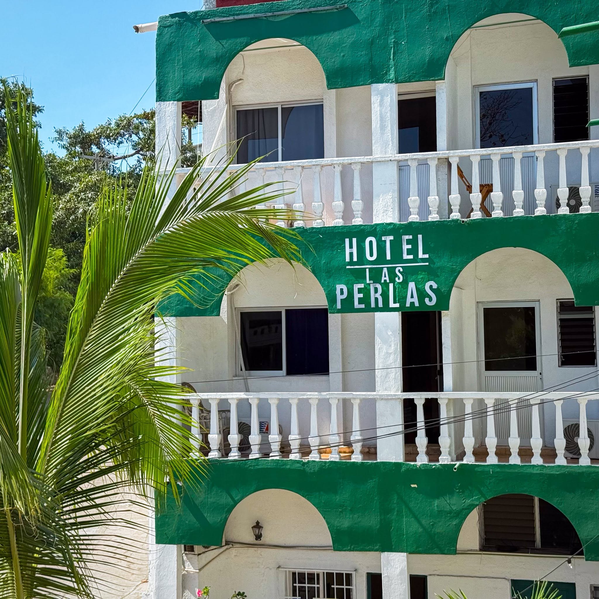 Vistas exteriores del Hotel Las Perlas